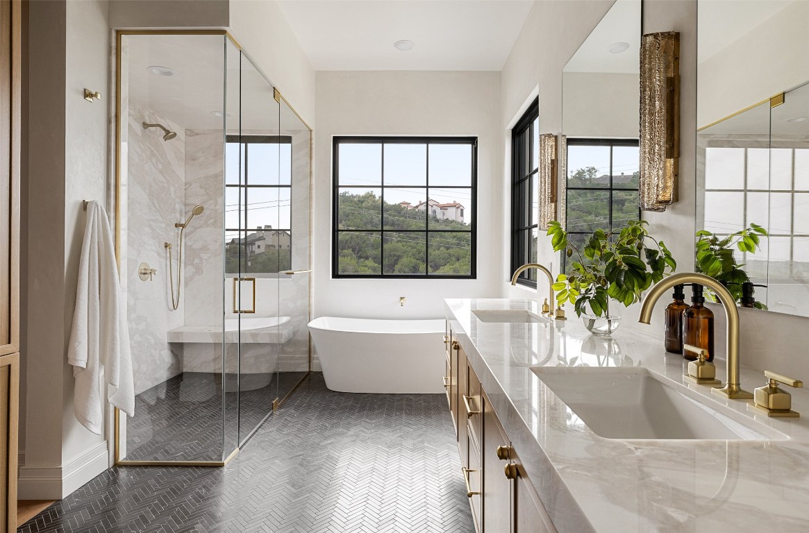 9117 Brookhurst Cove Austin, TX 78733 - Photo 21 of 40 a bathroom with a bathtub and a sink