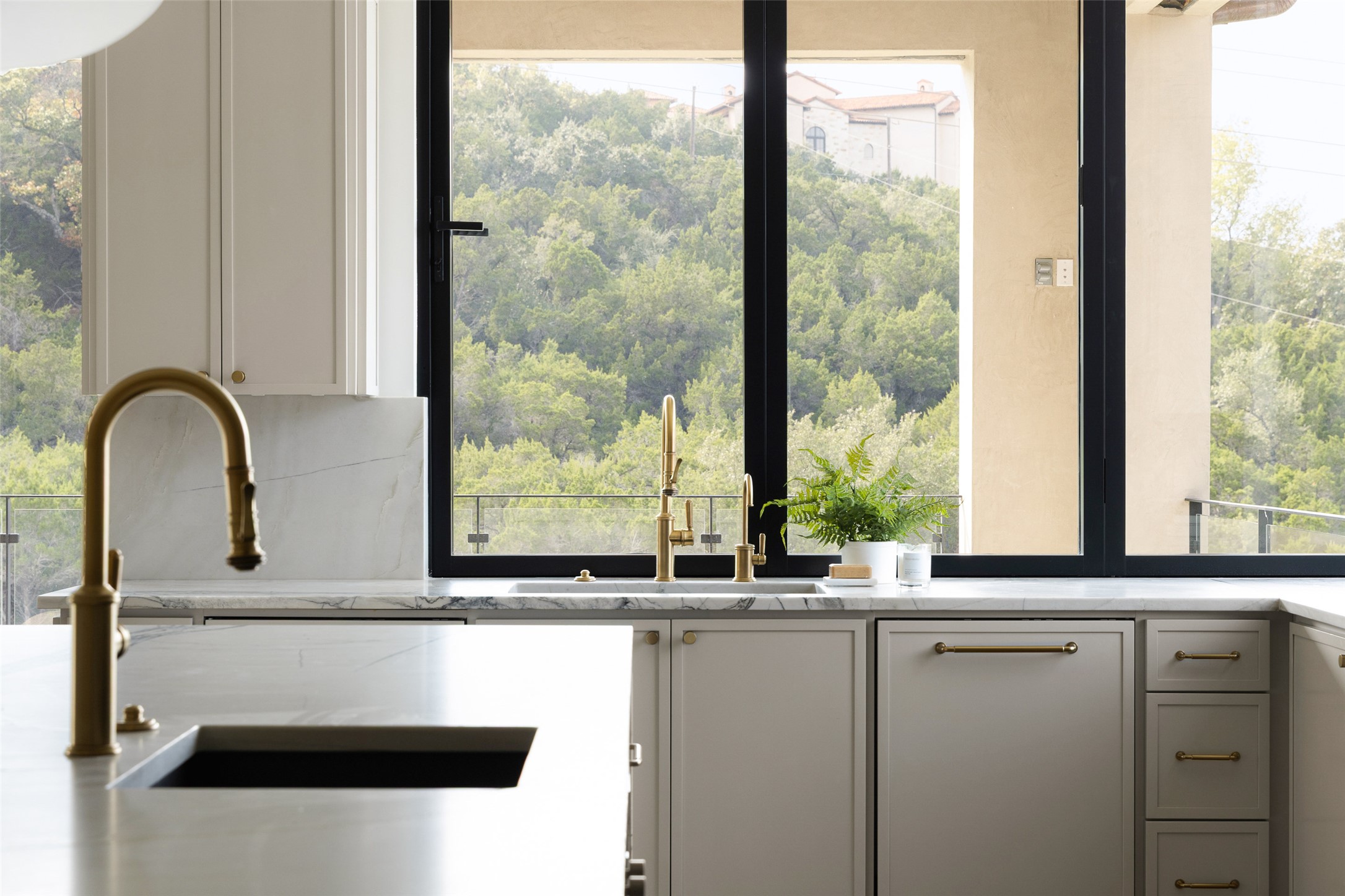 9117 Brookhurst Cove Austin, TX 78733 - Photo 9 of 40