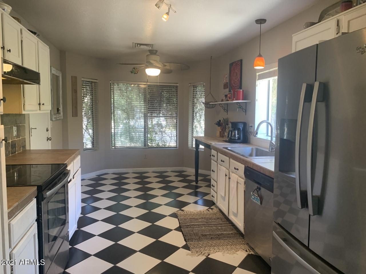 1929 East Wagoner Road Phoenix, AZ 85022 - Photo 5 of 12 Kitchen