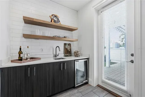 $1,450,000 | 300 Delmar Terrace South, St. Petersburg, FL 33701