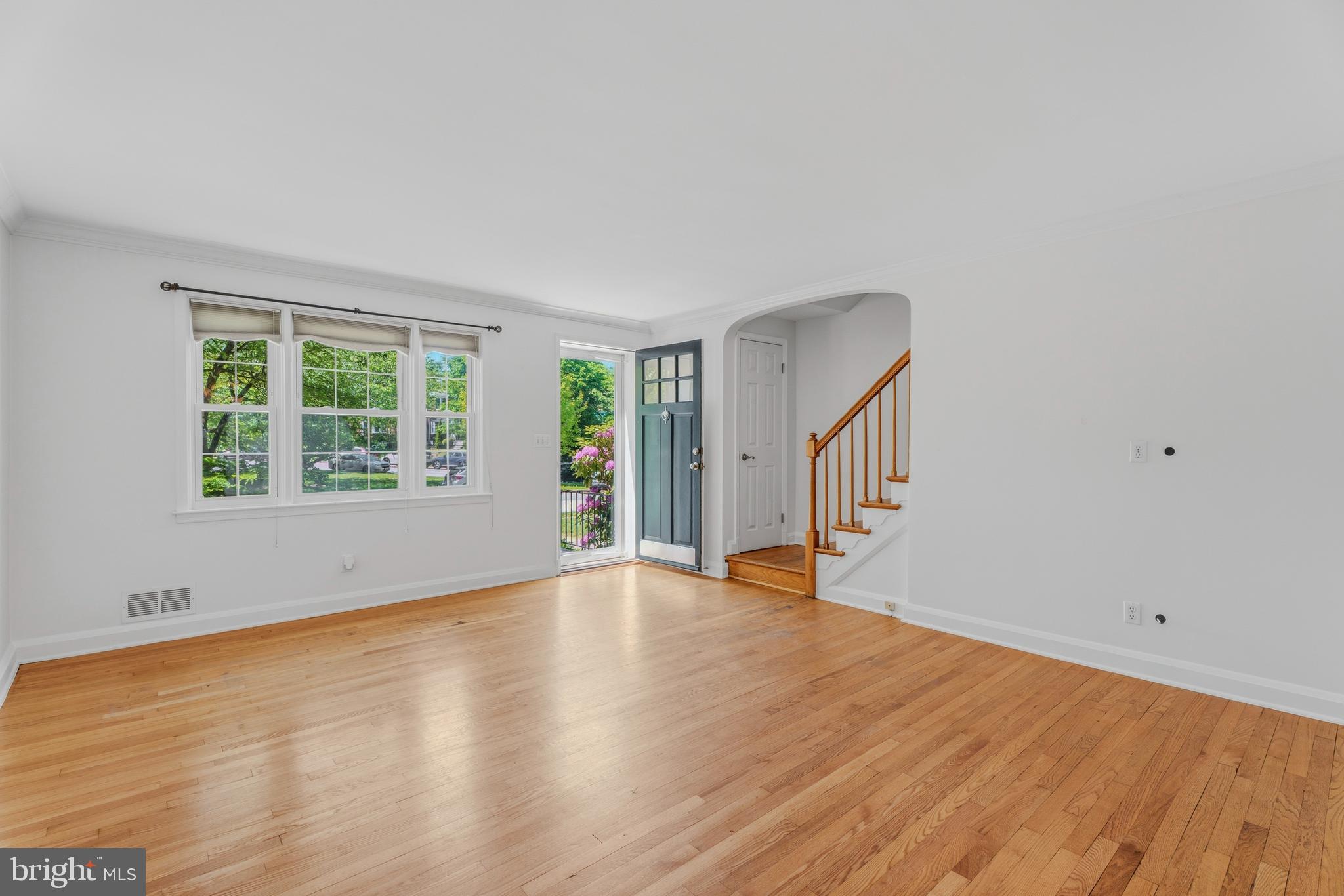 7037 Heathfield Road Baltimore, MD 21212 - Photo 10 of 44 LivingRoom