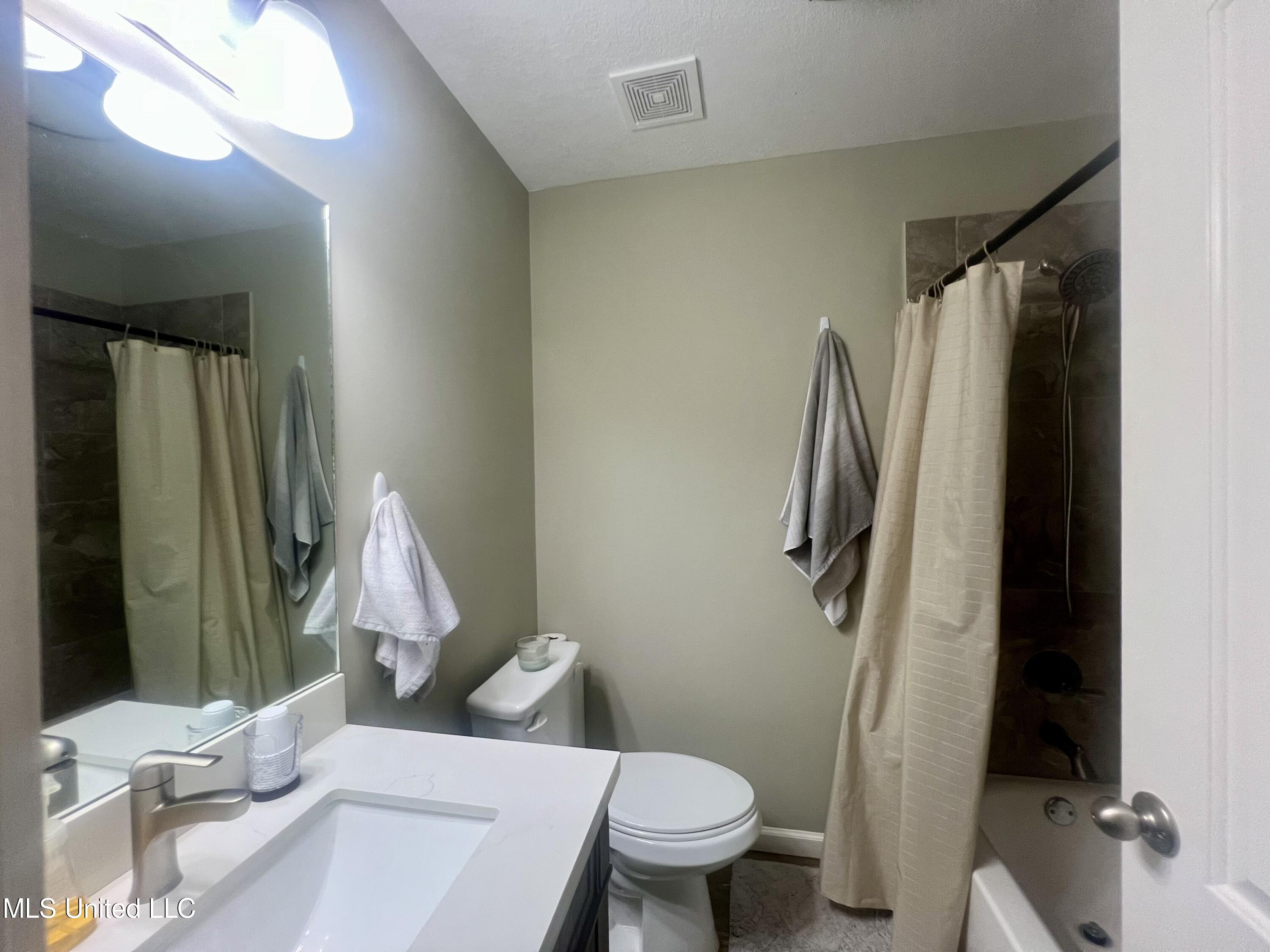 217 Yates Road Byhalia, MS 38611 - Photo 19 of 40 Bathroom 2.79