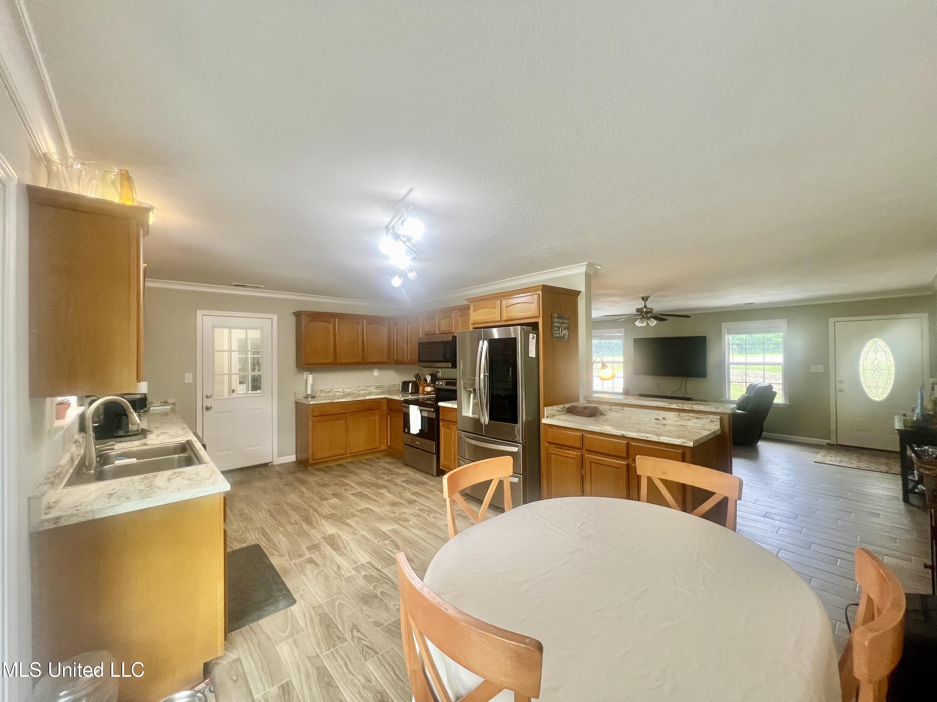217 Yates Road Byhalia, MS 38611 - Photo 8 of 40 Kitchen 96
