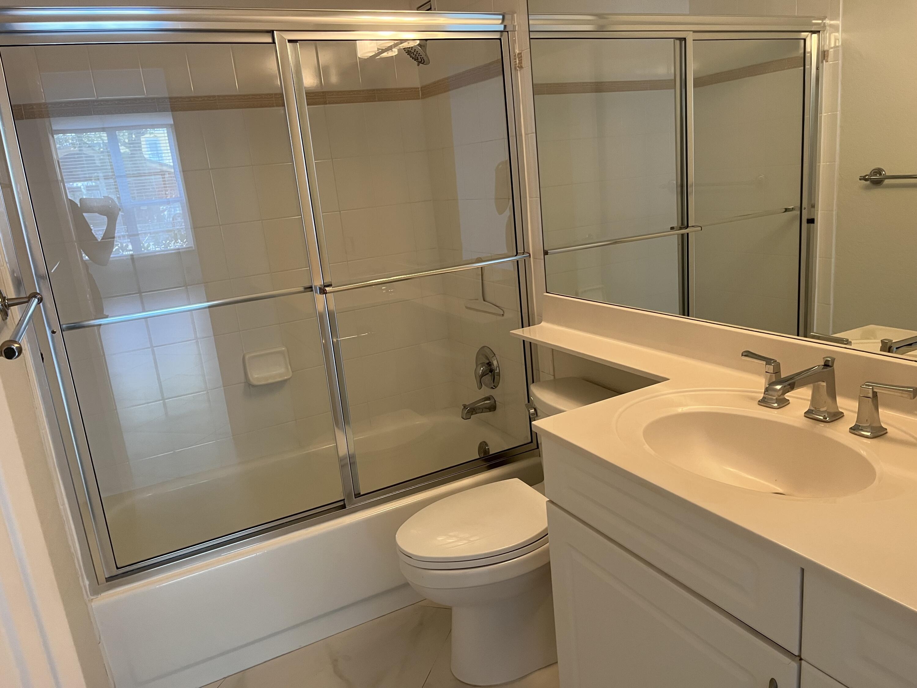 1000 Spanish River Road, Unit 1F Boca Raton, FL 33432 - Photo 22 of 29 Primary Bathroom