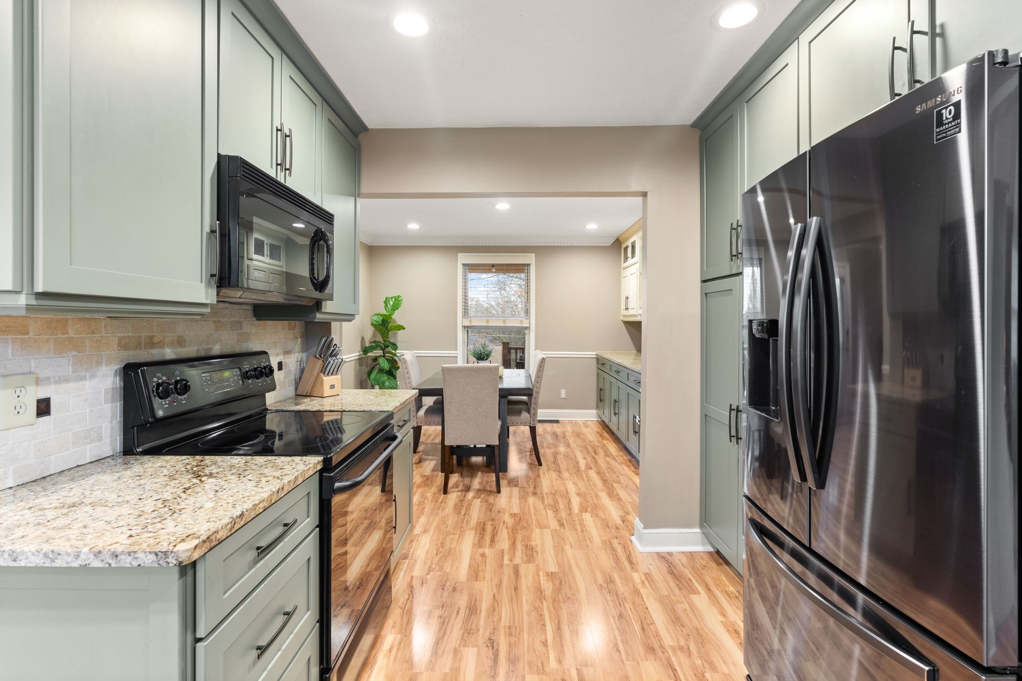 121 Ridgemar Trail Hendersonville, TN 37075 - Photo 11 of 46 a kitchen with stainless steel appliances granite countertop a refrigerator stove microwave and sink
