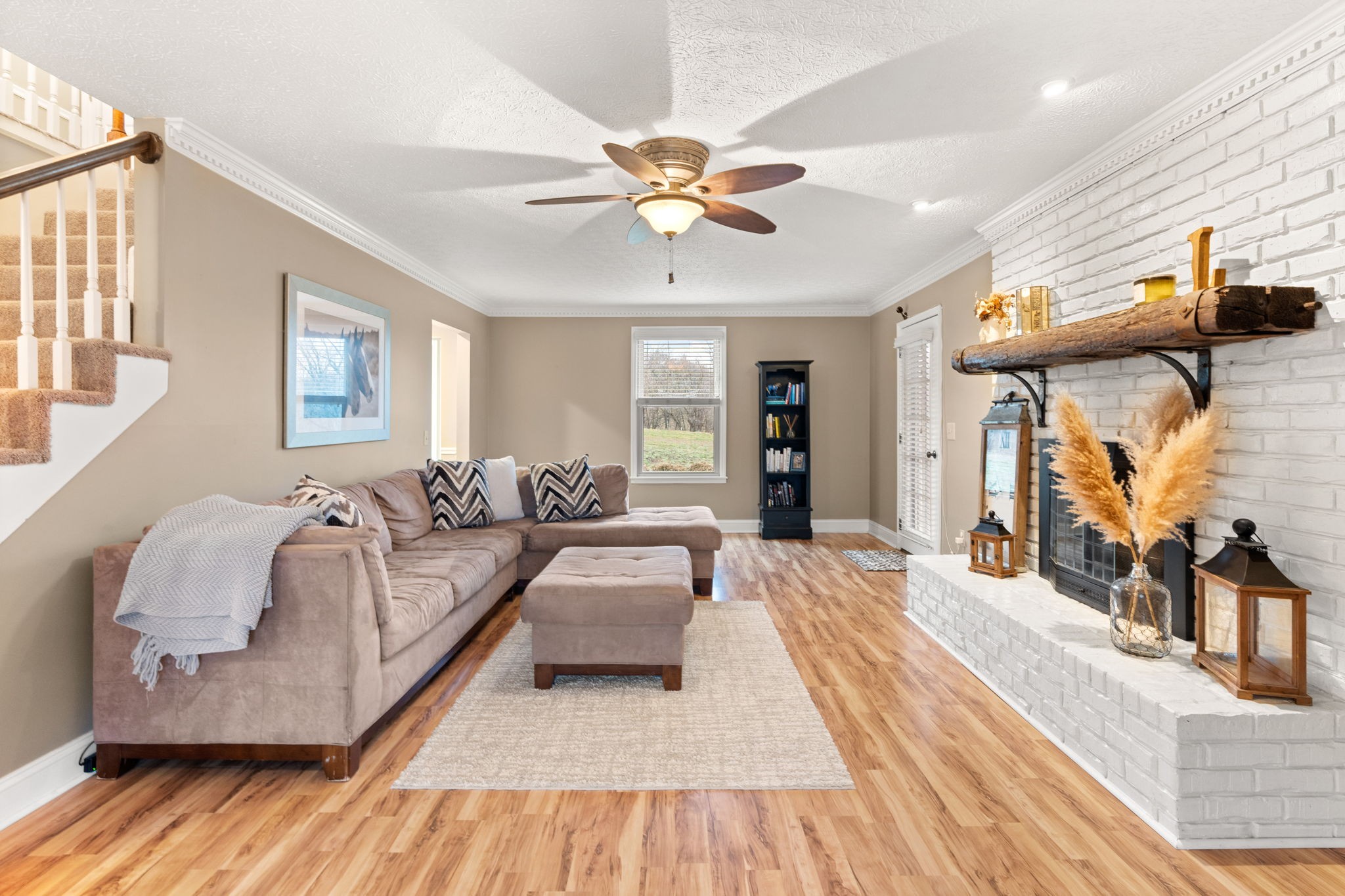 121 Ridgemar Trail Hendersonville, TN 37075 - Photo 15 of 46 a living room with furniture and a chandelier