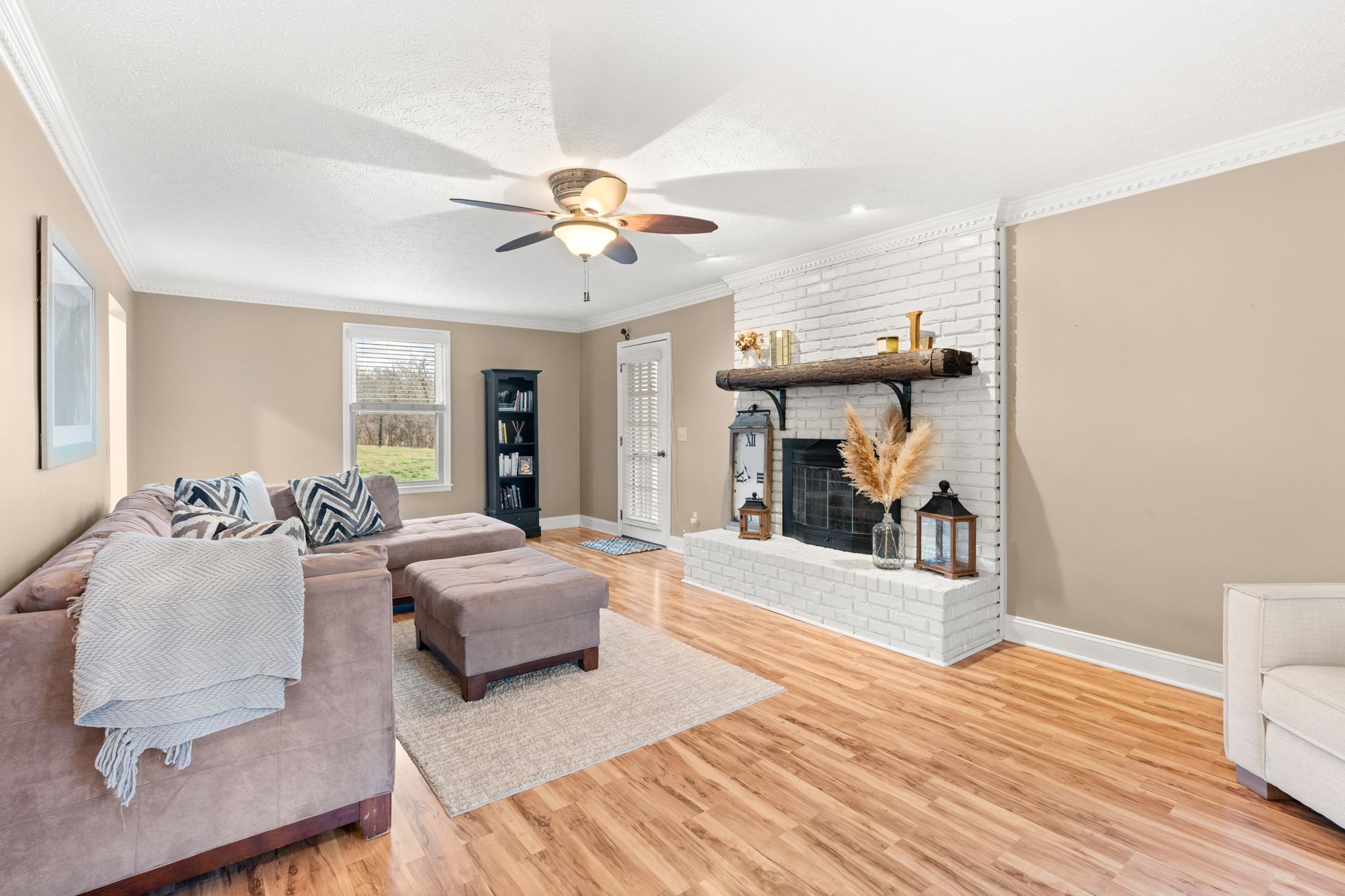 121 Ridgemar Trail Hendersonville, TN 37075 - Photo 16 of 46 a living room with furniture and a fireplace