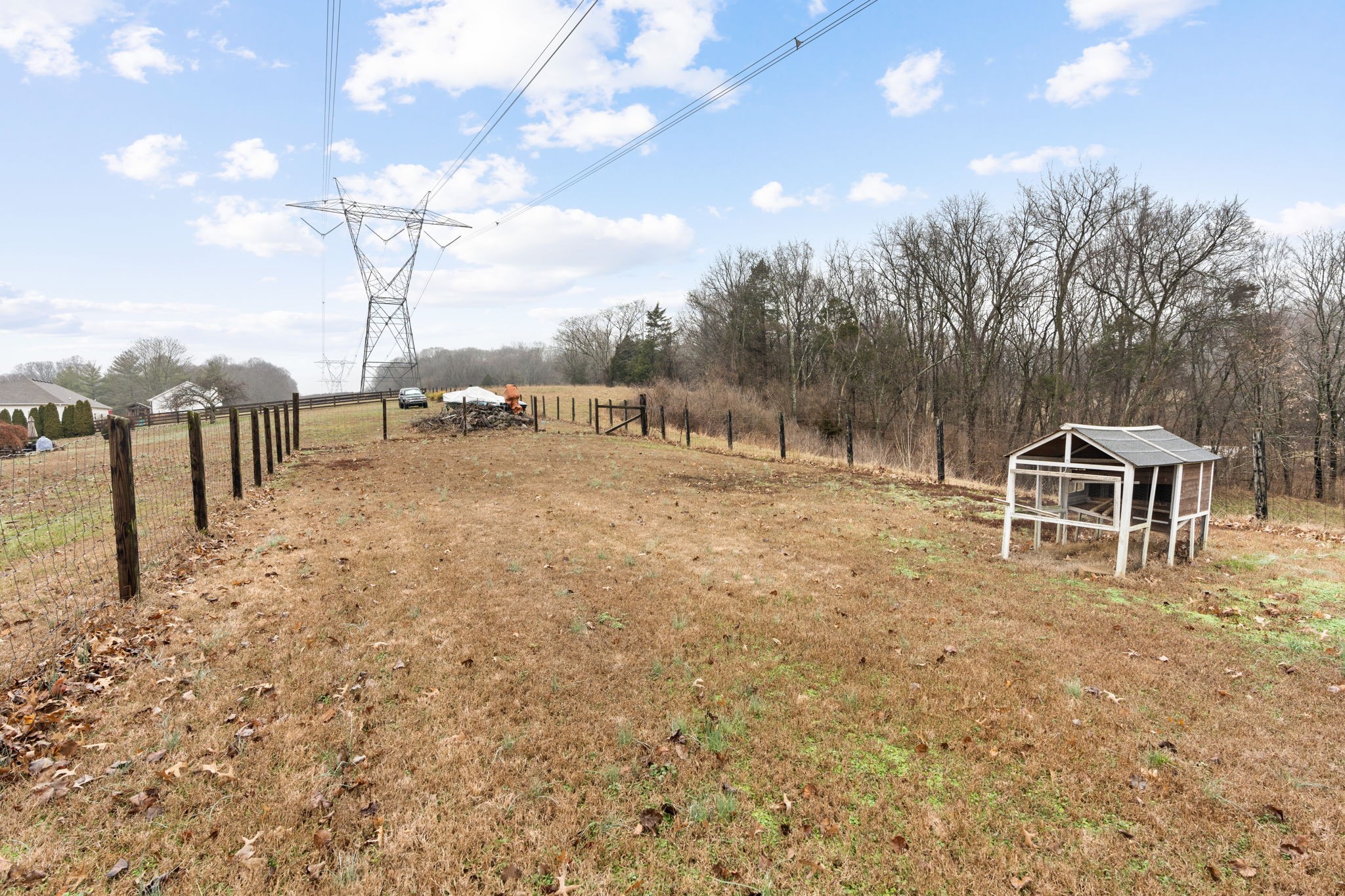 121 Ridgemar Trail Hendersonville, TN 37075 - Photo 35 of 46 a backyard of a house with table and chairs
