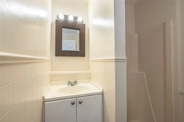 an empty room with ceiling fan and window