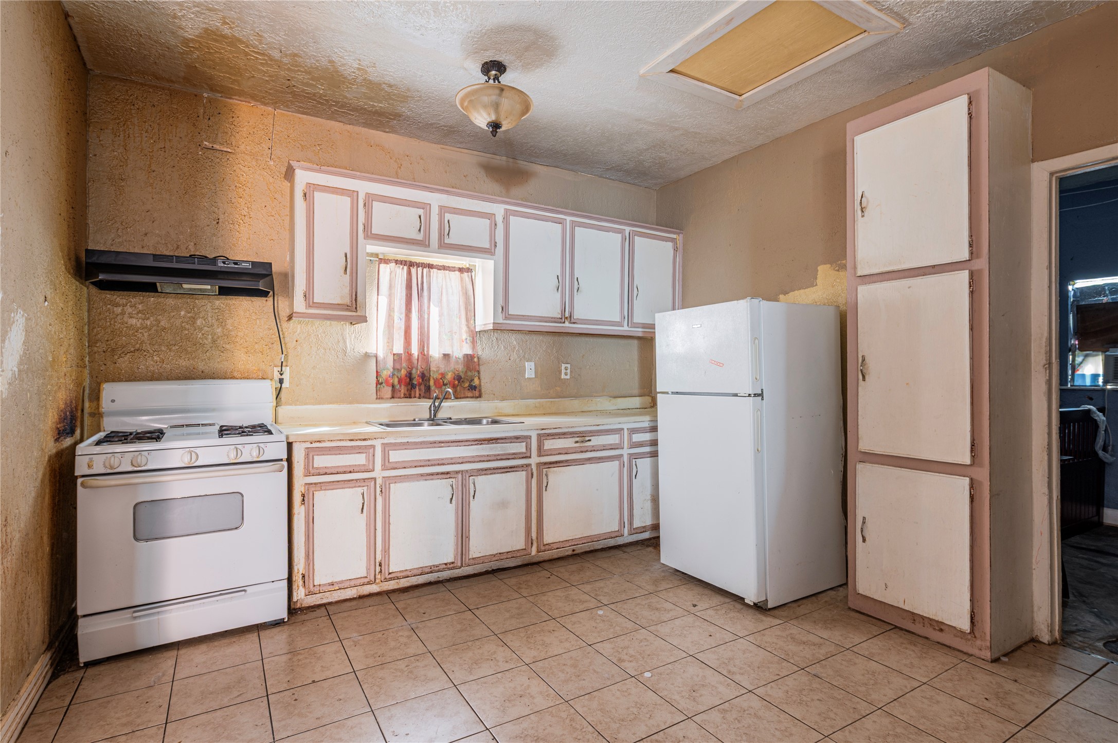 307 York Street, Unit 4 Houston, TX 77003 - Photo 30 of 38 a kitchen with a refrigerator sink and cabinets