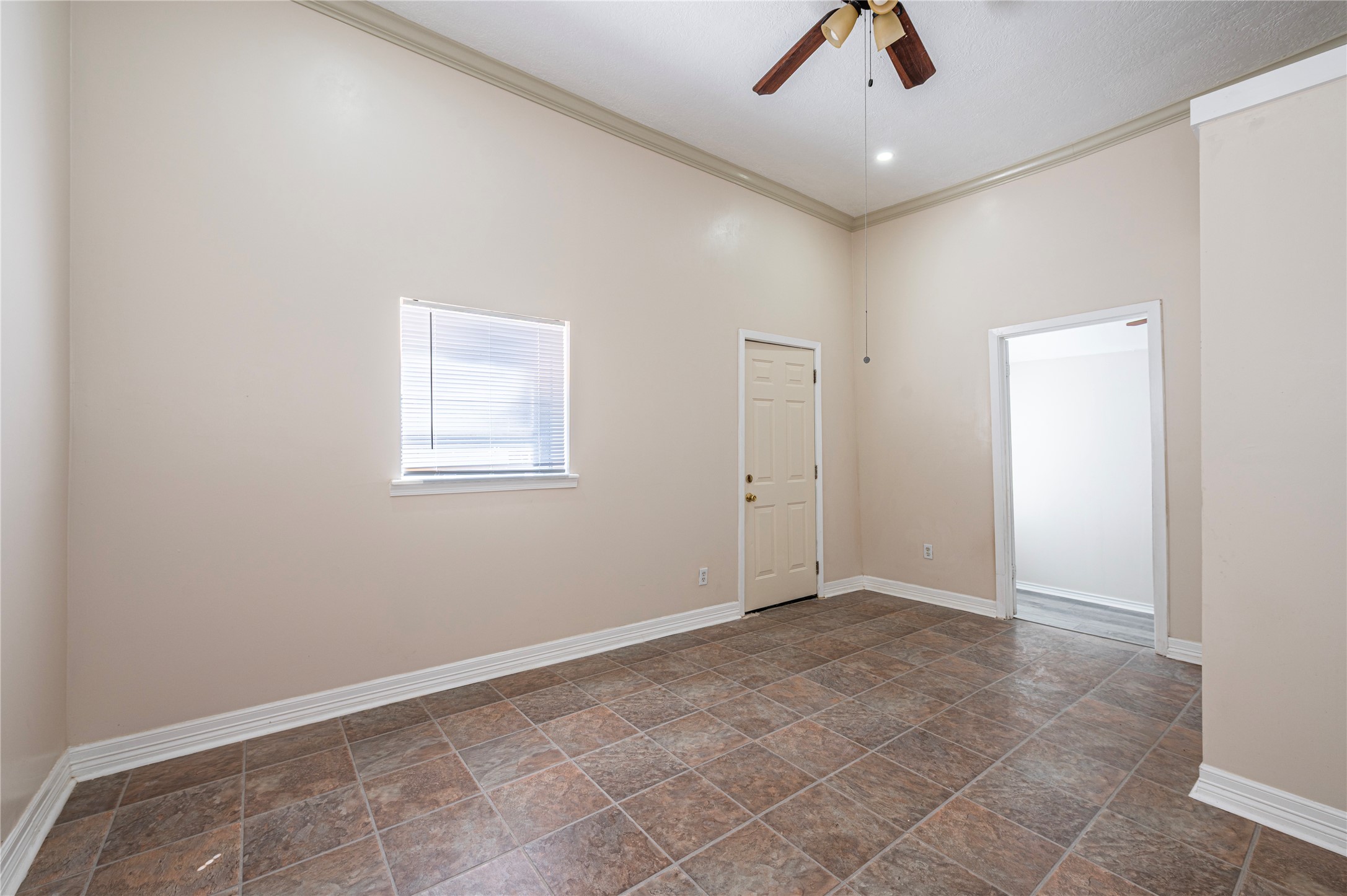 307 York Street, Unit 4 Houston, TX 77003 - Photo 32 of 38 an empty room with fan and windows