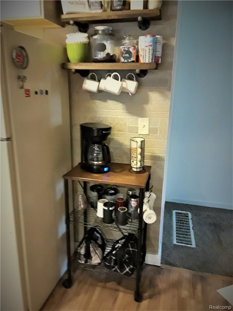 5407 North Genesee Road Flint, MI 48506 - Photo 8 of 13 Coffee Nook.jpg