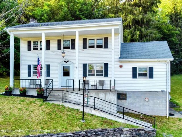 a view of house with a yard