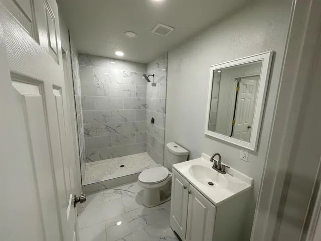 $1,099 | 195 Pvt Road, Unit 400, Alvord, TX 76225