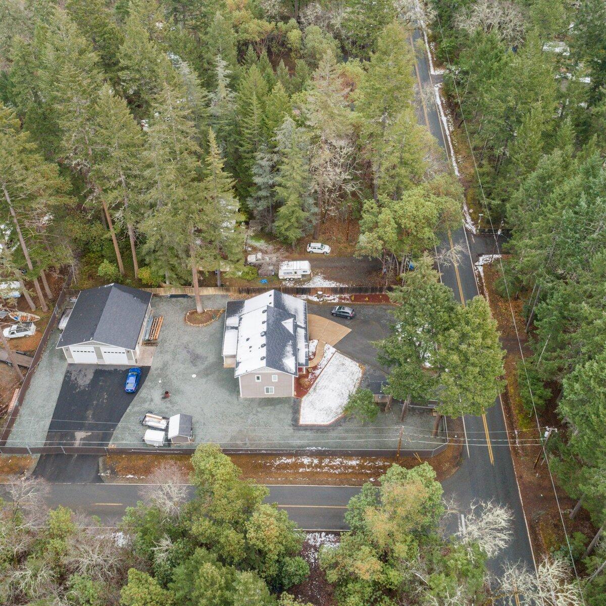 1338 Summit Loop Grants Pass, OR 97527 - Photo 30 of 34 32