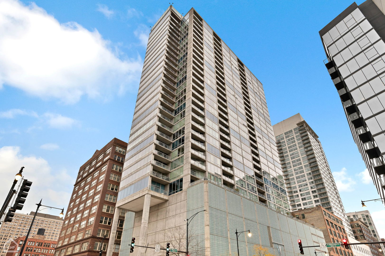 611 South Wells Street, Unit 904 Chicago, IL 60607 - Photo 1 of 17 a front view of a building