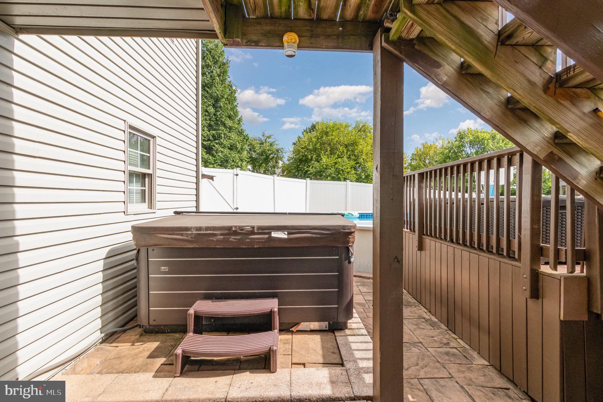 212 Weaver Drive Lititz, PA 17543 - Photo 34 of 44 a view of balcony with a potted plant