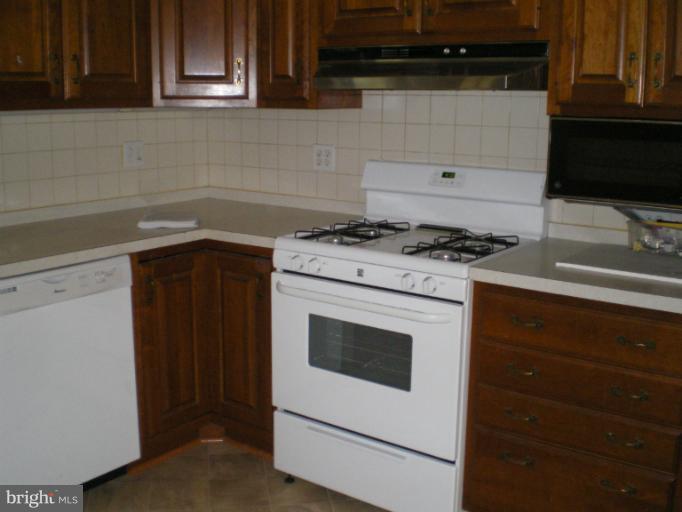 4231 Isbell Street Silver Spring, MD 20906 - Photo 3 of 7 Kitchen