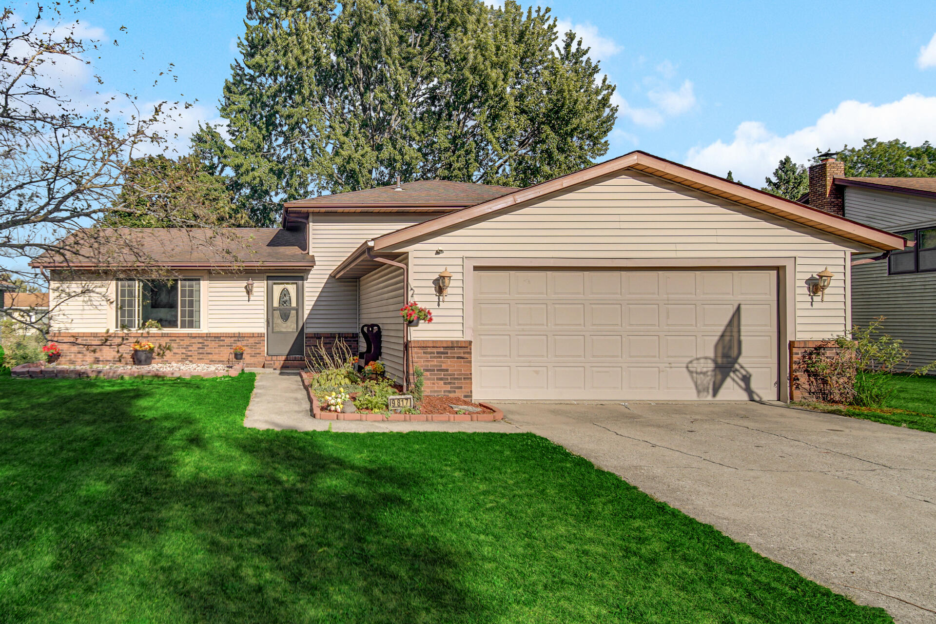 9817 Fillmore Street Crown Point, IN 46307 - Photo 2 of 25 1920x1280