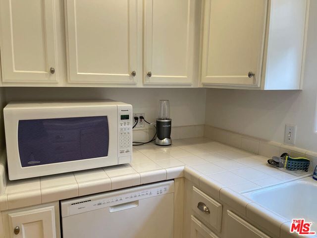 $8,500 | 4643 Saloma Avenue, Sherman Oaks, CA 91403