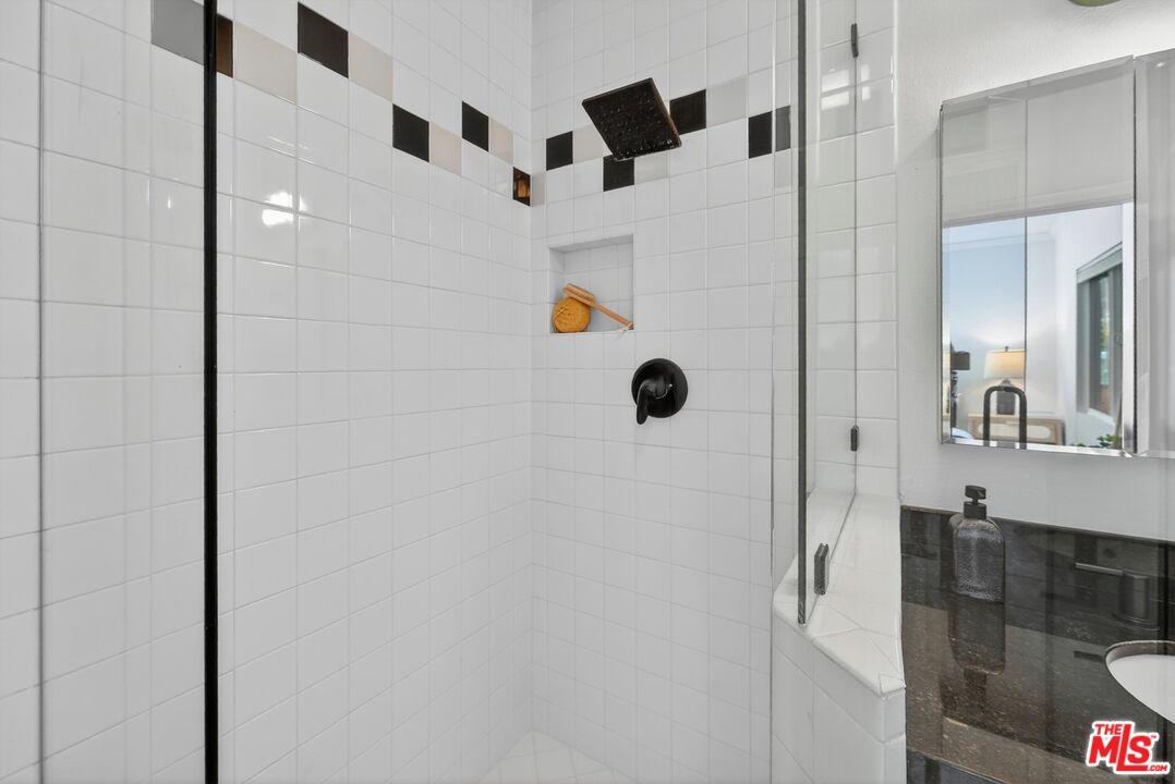 1515 Rendall Place Los Angeles, CA 90026 - Photo 25 of 46