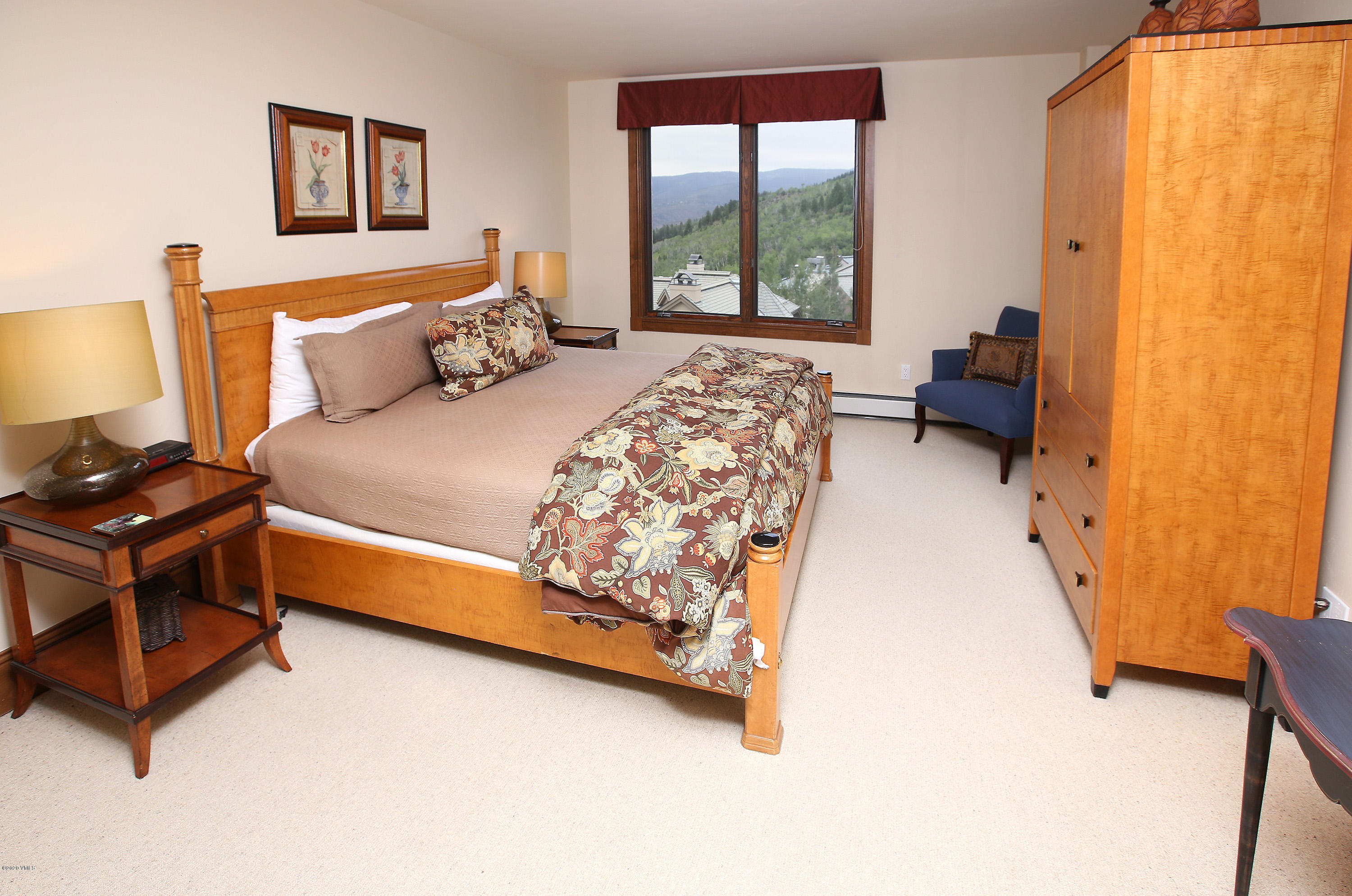 62 Highlands Lane, Unit R602 Beaver Creek, CO 81620 - Photo 20 of 30 a bed room with a bed and a lamp