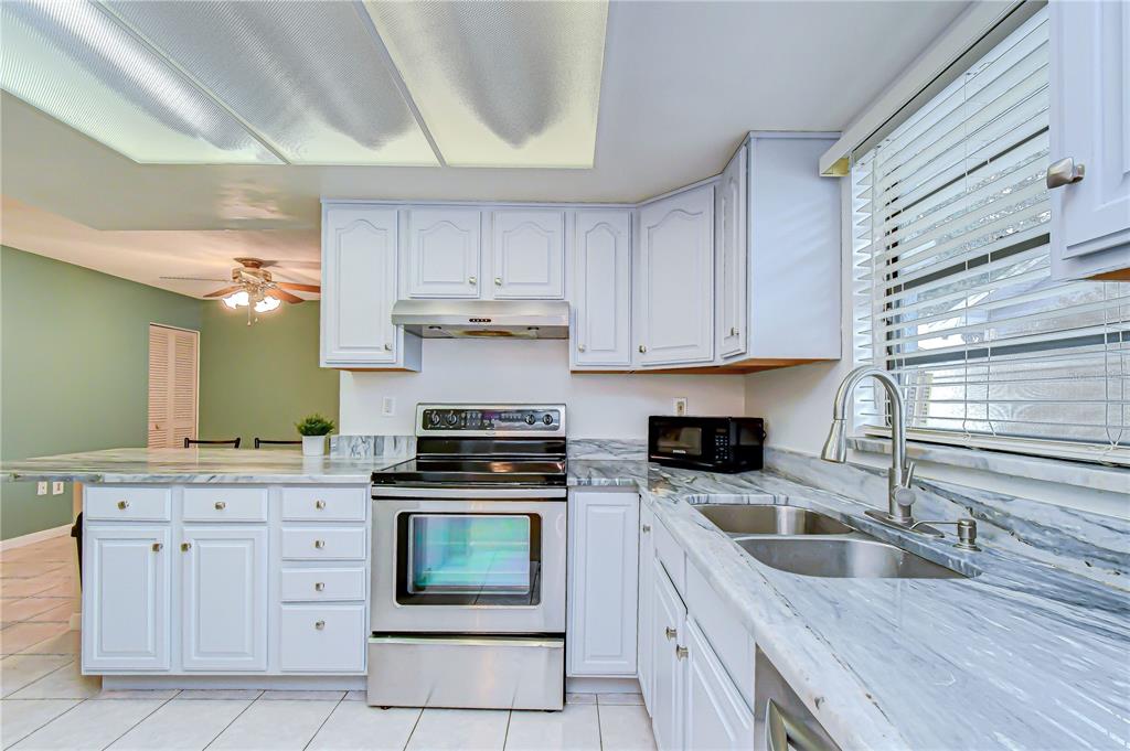 11875 92nd Way North Largo, FL 33773 - Photo 11 of 36