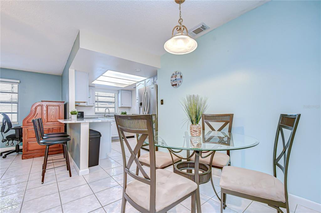 11875 92nd Way North Largo, FL 33773 - Photo 4 of 36