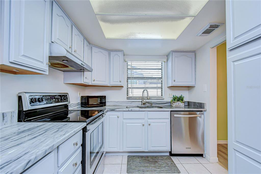 11875 92nd Way North Largo, FL 33773 - Photo 10 of 36