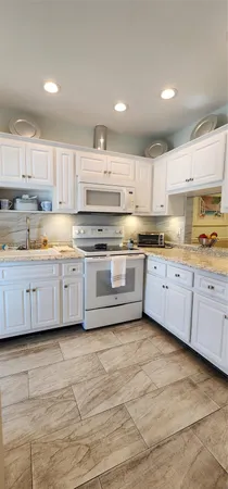 $135,000 | 1951 Northeast 39th Street, Unit 353, Lighthouse Point, FL 33064