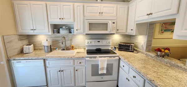 $135,000 | 1951 Northeast 39th Street, Unit 353, Lighthouse Point, FL 33064