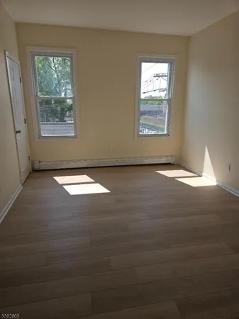 $2,000 | 372 Bergen Street, Newark, NJ 07103