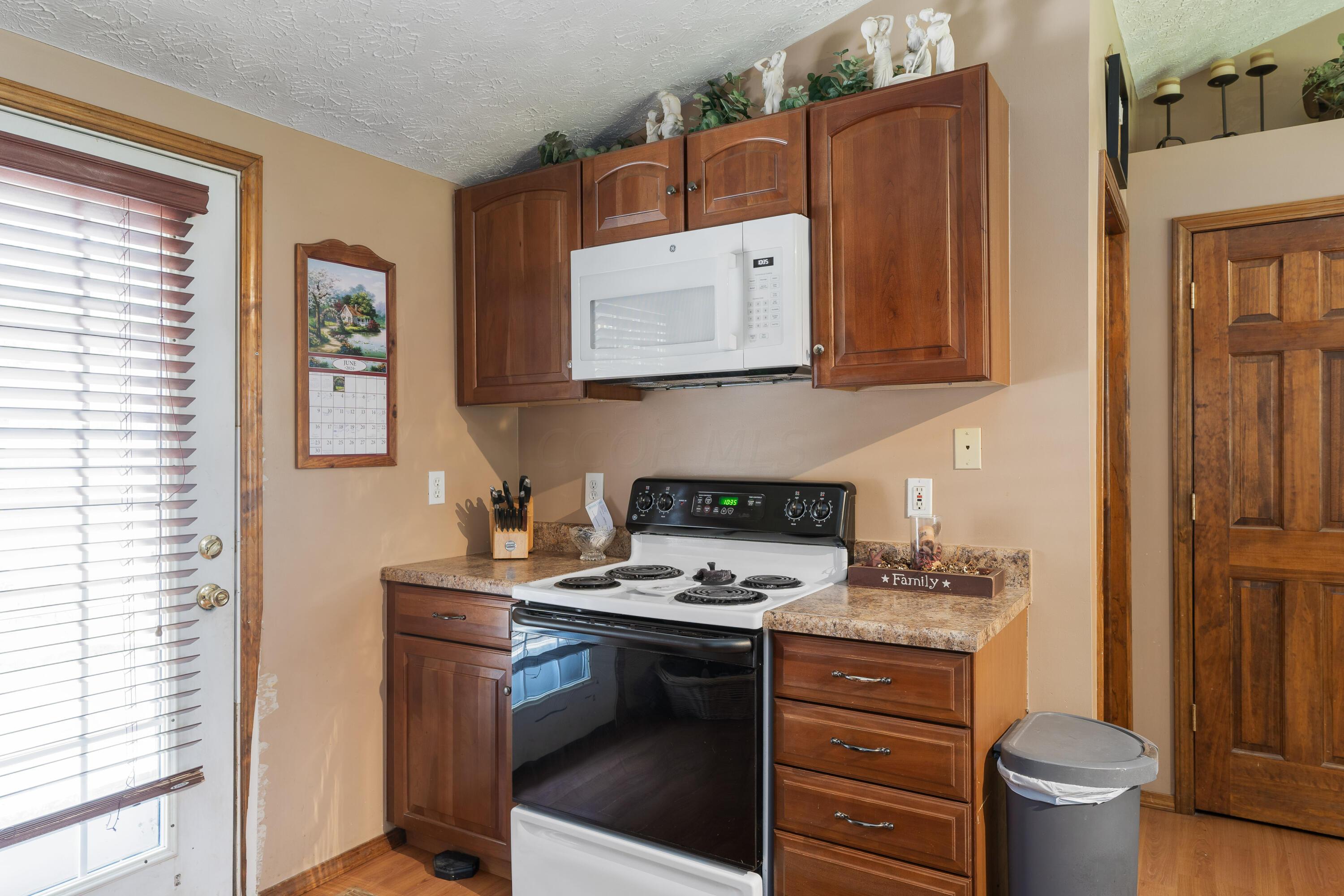 1691 Dyer Road Grove City, OH 43123 - Photo 23 of 108 kitchen