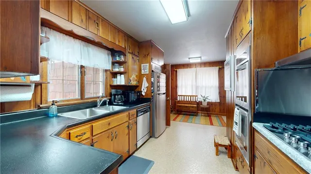 $365,000 | 2200 Northeast Parkway, St. Joseph, MO 64506