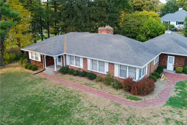 $365,000 | 2200 Northeast Parkway, St. Joseph, MO 64506