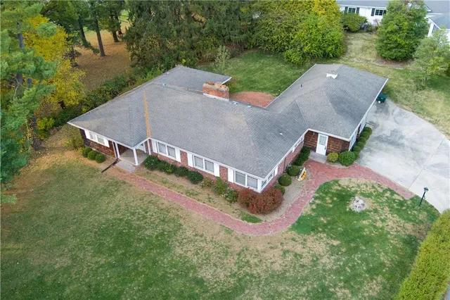 $365,000 | 2200 Northeast Parkway, St. Joseph, MO 64506