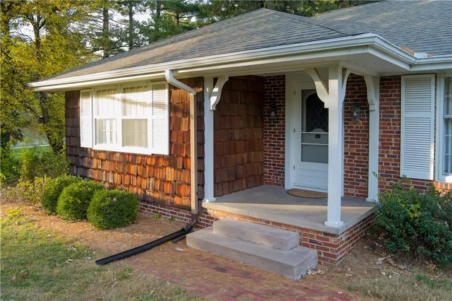 $365,000 | 2200 Northeast Parkway, St. Joseph, MO 64506