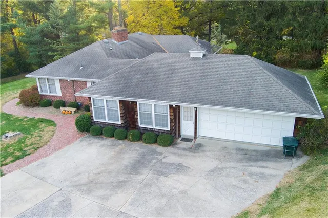 $365,000 | 2200 Northeast Parkway, St. Joseph, MO 64506