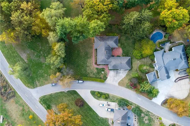 $365,000 | 2200 Northeast Parkway, St. Joseph, MO 64506