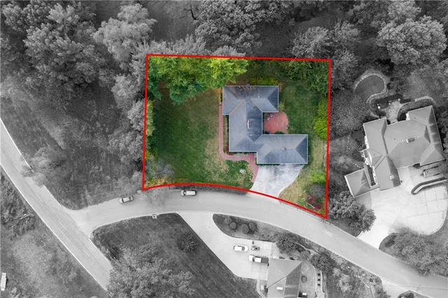 $365,000 | 2200 Northeast Parkway, St. Joseph, MO 64506