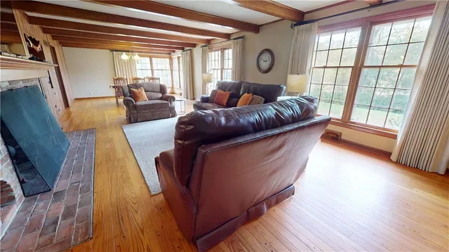 $365,000 | 2200 Northeast Parkway, St. Joseph, MO 64506