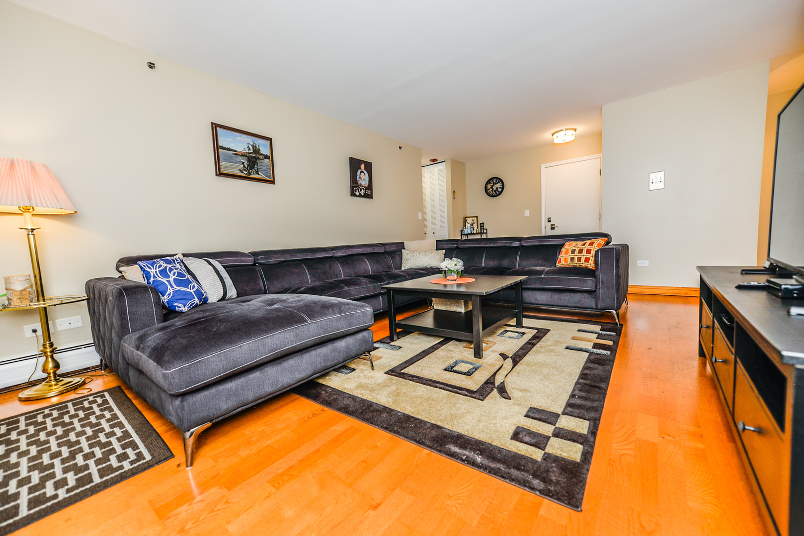280 North Westgate Road, Unit 128 Mount Prospect, IL 60056 - Photo 17 of 29 a living room with furniture and a rug