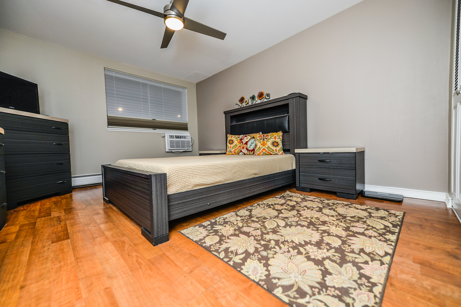 280 North Westgate Road, Unit 128 Mount Prospect, IL 60056 - Photo 18 of 29 a bedroom with a bed and window