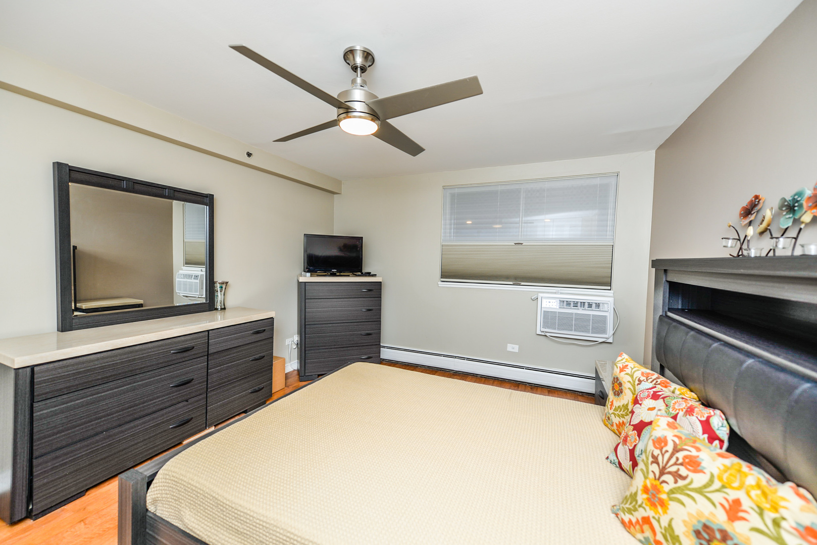 280 North Westgate Road, Unit 128 Mount Prospect, IL 60056 - Photo 20 of 29 a bedroom with a bed and a flat screen tv
