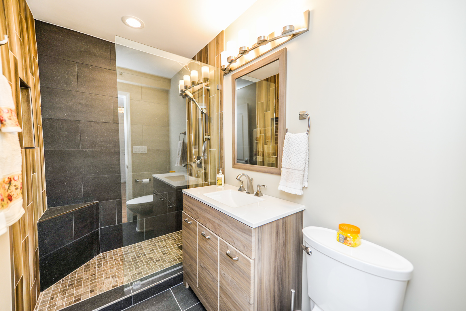 280 North Westgate Road, Unit 128 Mount Prospect, IL 60056 - Photo 23 of 29 a bathroom with a sink toilet and shower