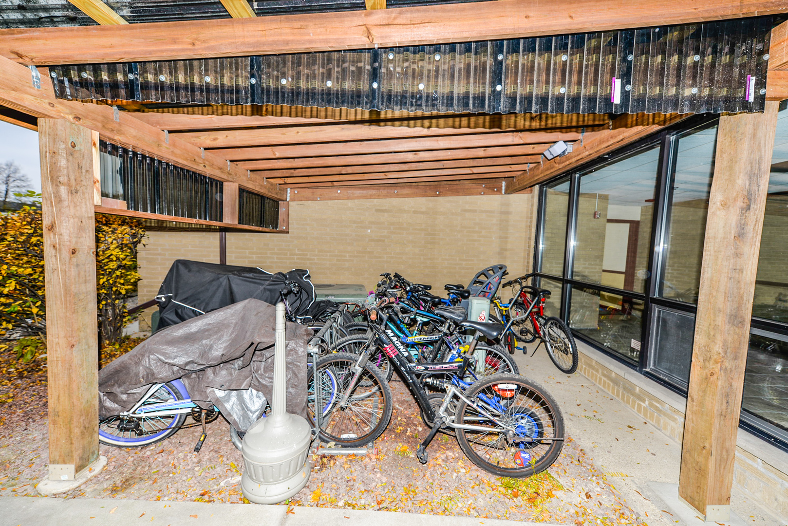 280 North Westgate Road, Unit 128 Mount Prospect, IL 60056 - Photo 27 of 29 a view of a swimming pool with outdoor seating
