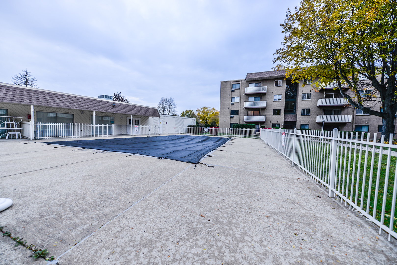 280 North Westgate Road, Unit 128 Mount Prospect, IL 60056 - Photo 28 of 29 a view of a house with a patio