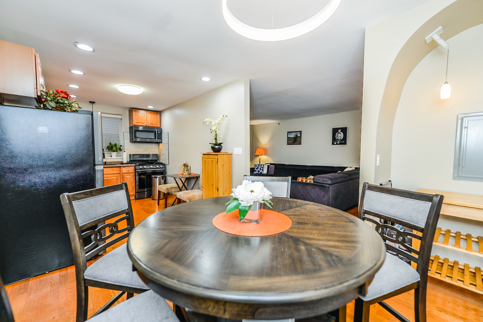 280 North Westgate Road, Unit 128 Mount Prospect, IL 60056 - Photo 6 of 29 a kitchen with a table and chairs in it