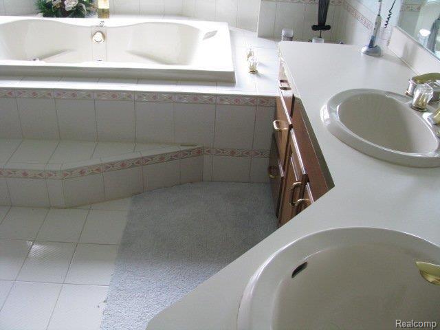 62157 Wolcott Road Ray, MI 48096 - Photo 11 of 25 Master Bath.JPG