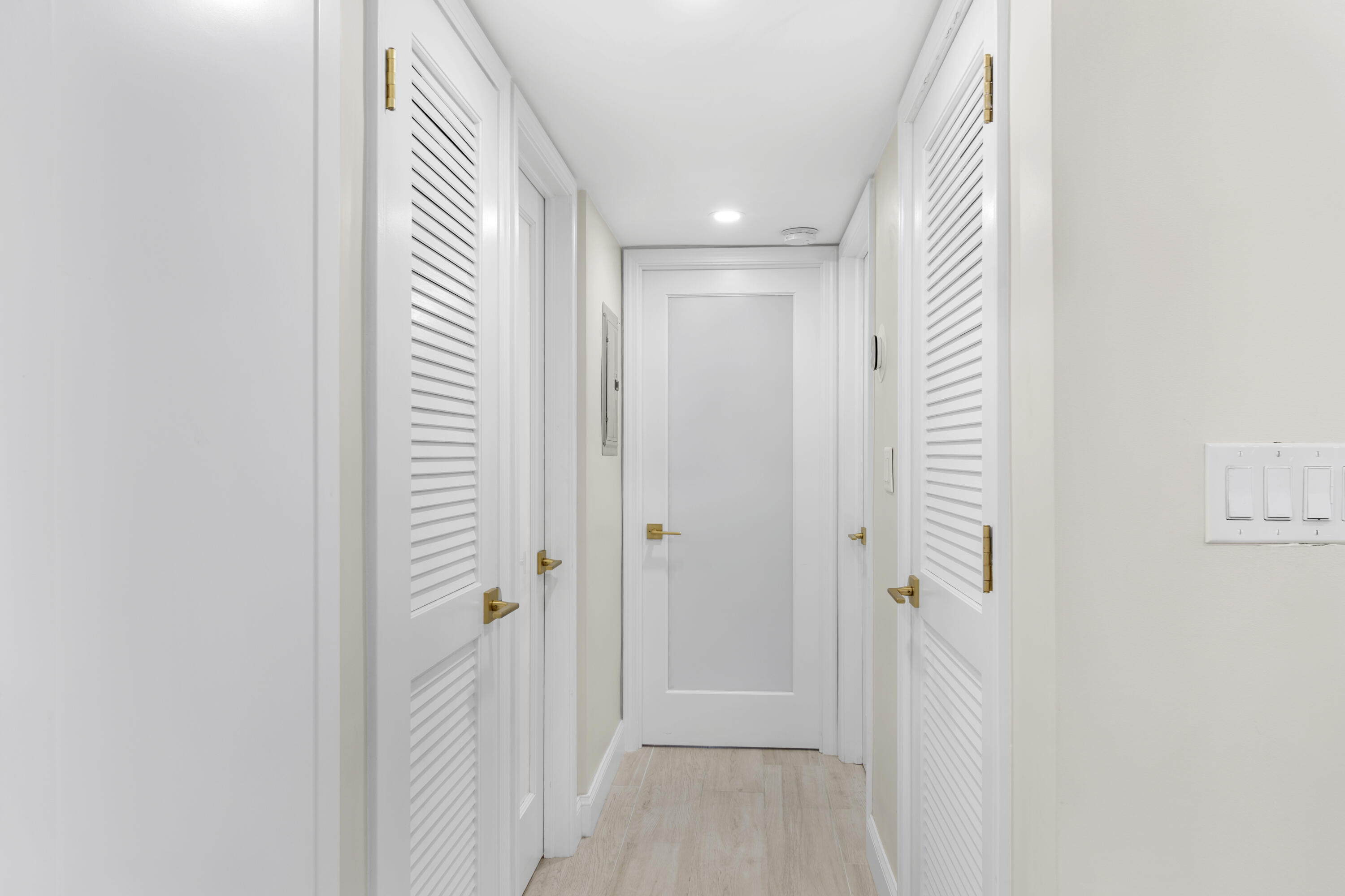 2871 North Ocean Boulevard, Unit C123 Boca Raton, FL 33431 - Photo 17 of 37 Hallway